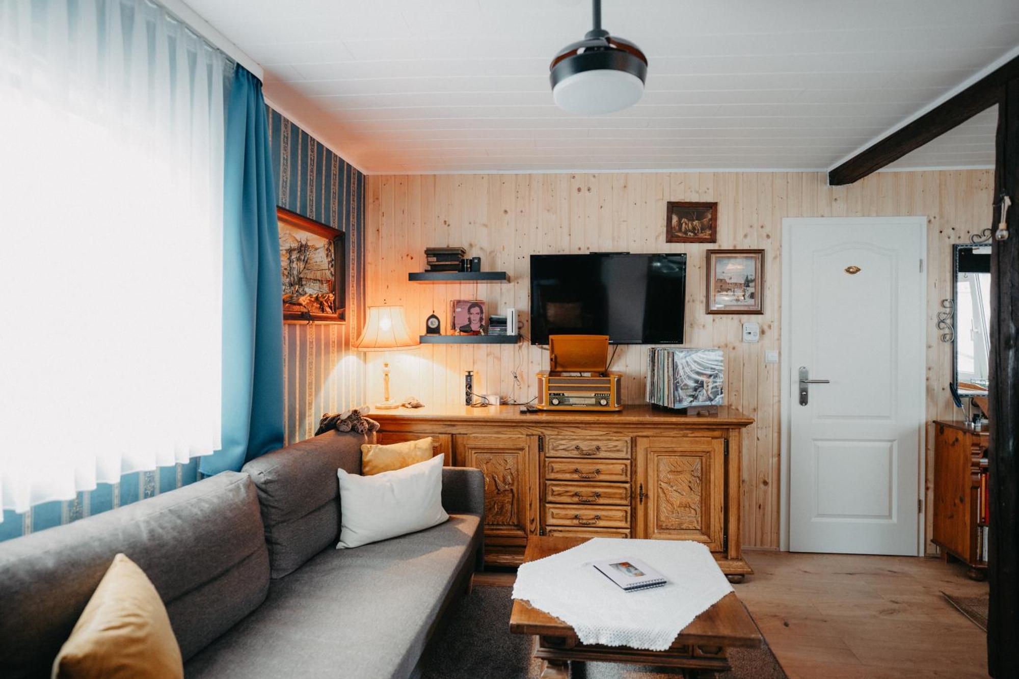 Altes Haeusle Am Waschbach Anno 1625 Und Doppelzimmer Apartment Edenkoben