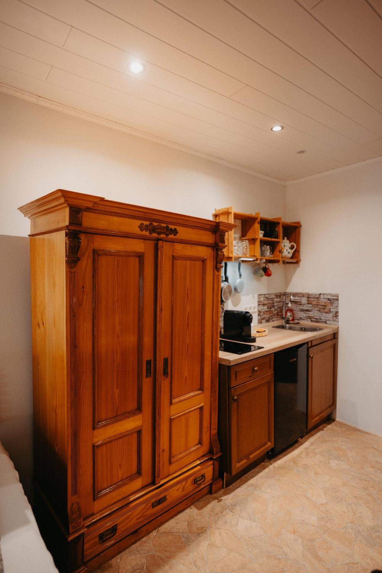 Apartment Altes Haeusle Am Waschbach Anno 1625 Und Doppelzimmer Edenkoben