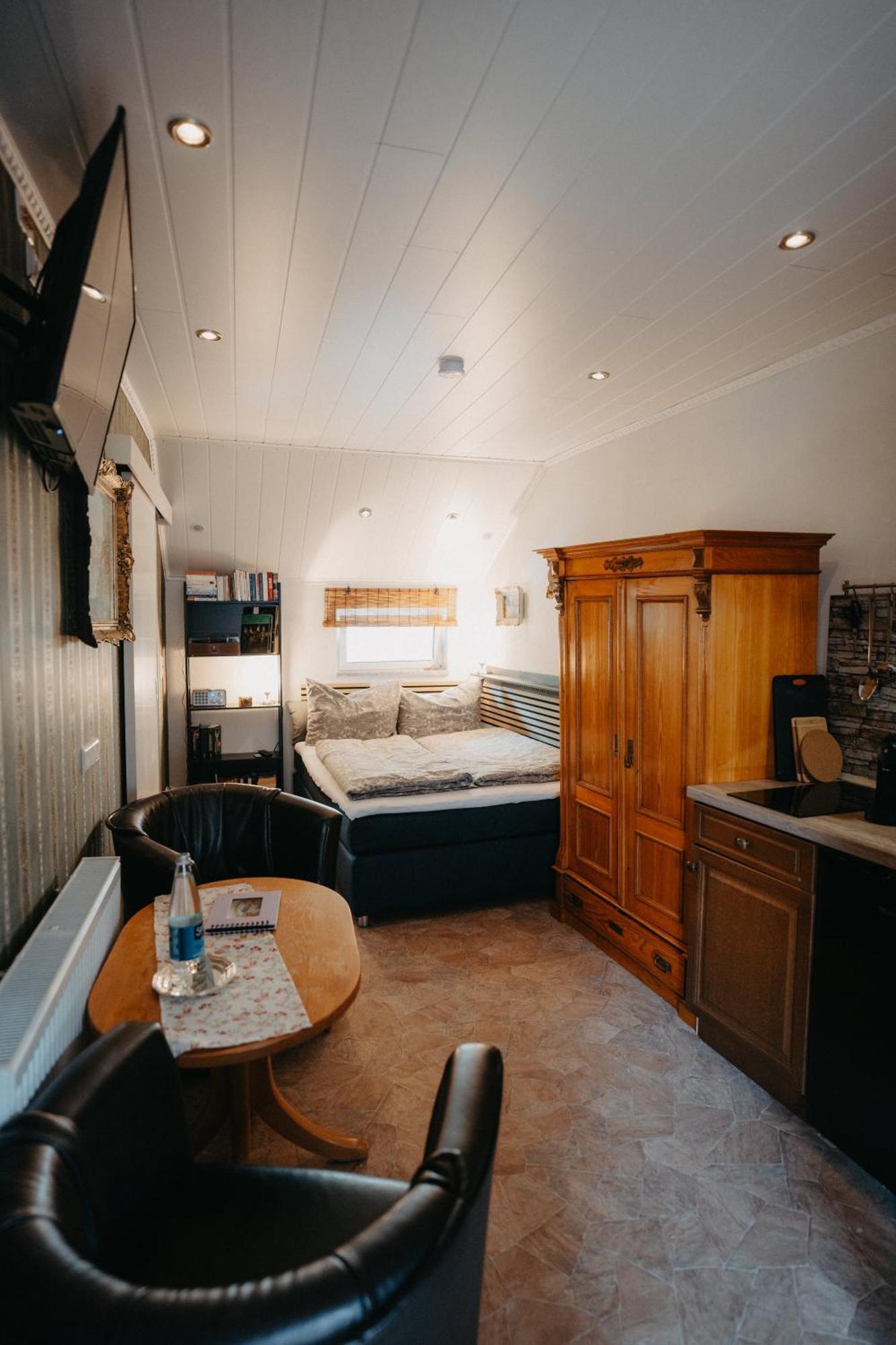 Altes Haeusle Am Waschbach Anno 1625 Und Doppelzimmer Edenkoben