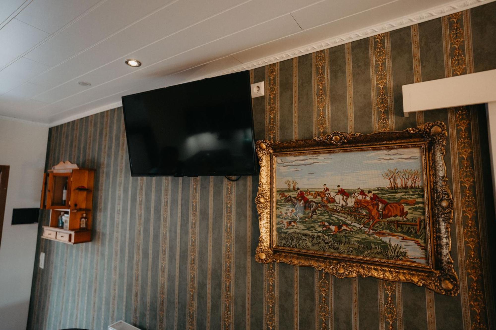 Altes Haeusle Am Waschbach Anno 1625 Und Doppelzimmer * Edenkoben