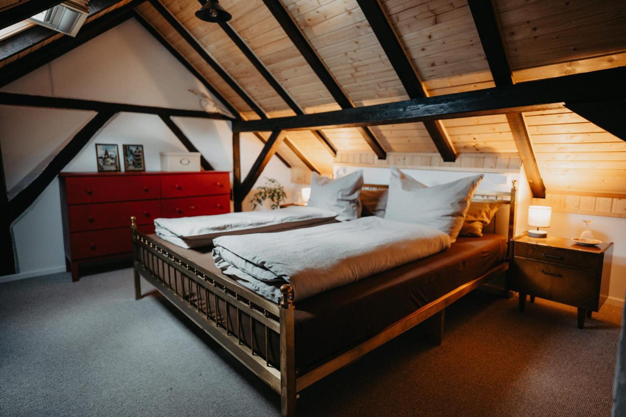 Altes Haeusle Am Waschbach Anno 1625 Und Doppelzimmer Apartment Edenkoben