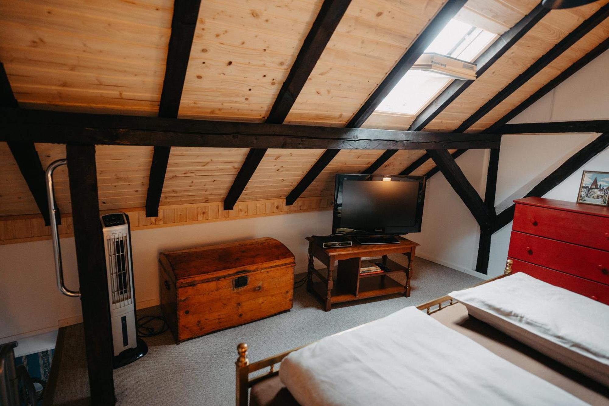 Apartment Altes Haeusle Am Waschbach Anno 1625 Und Doppelzimmer Edenkoben