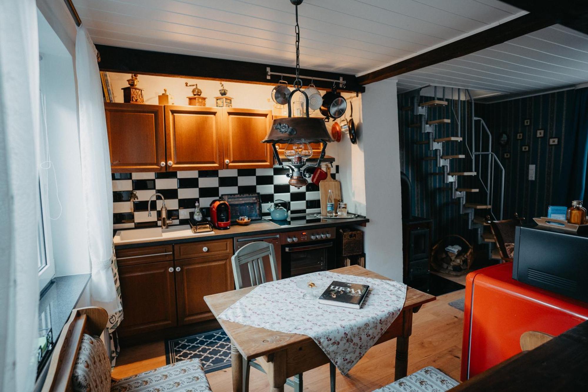 Apartment Altes Haeusle Am Waschbach Anno 1625 Und Doppelzimmer Edenkoben