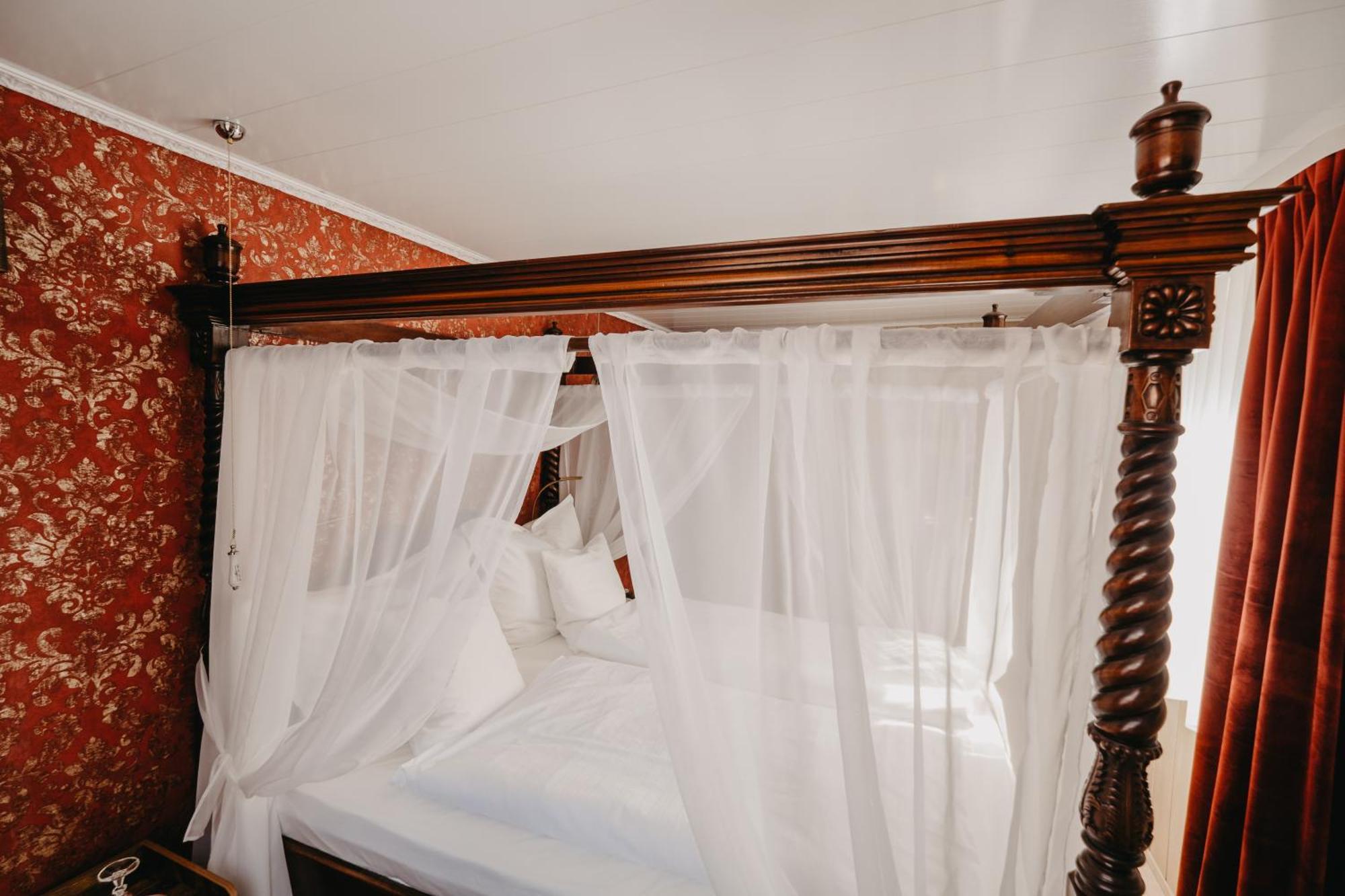 Altes Haeusle Am Waschbach Anno 1625 Und Doppelzimmer Appartement Edenkoben