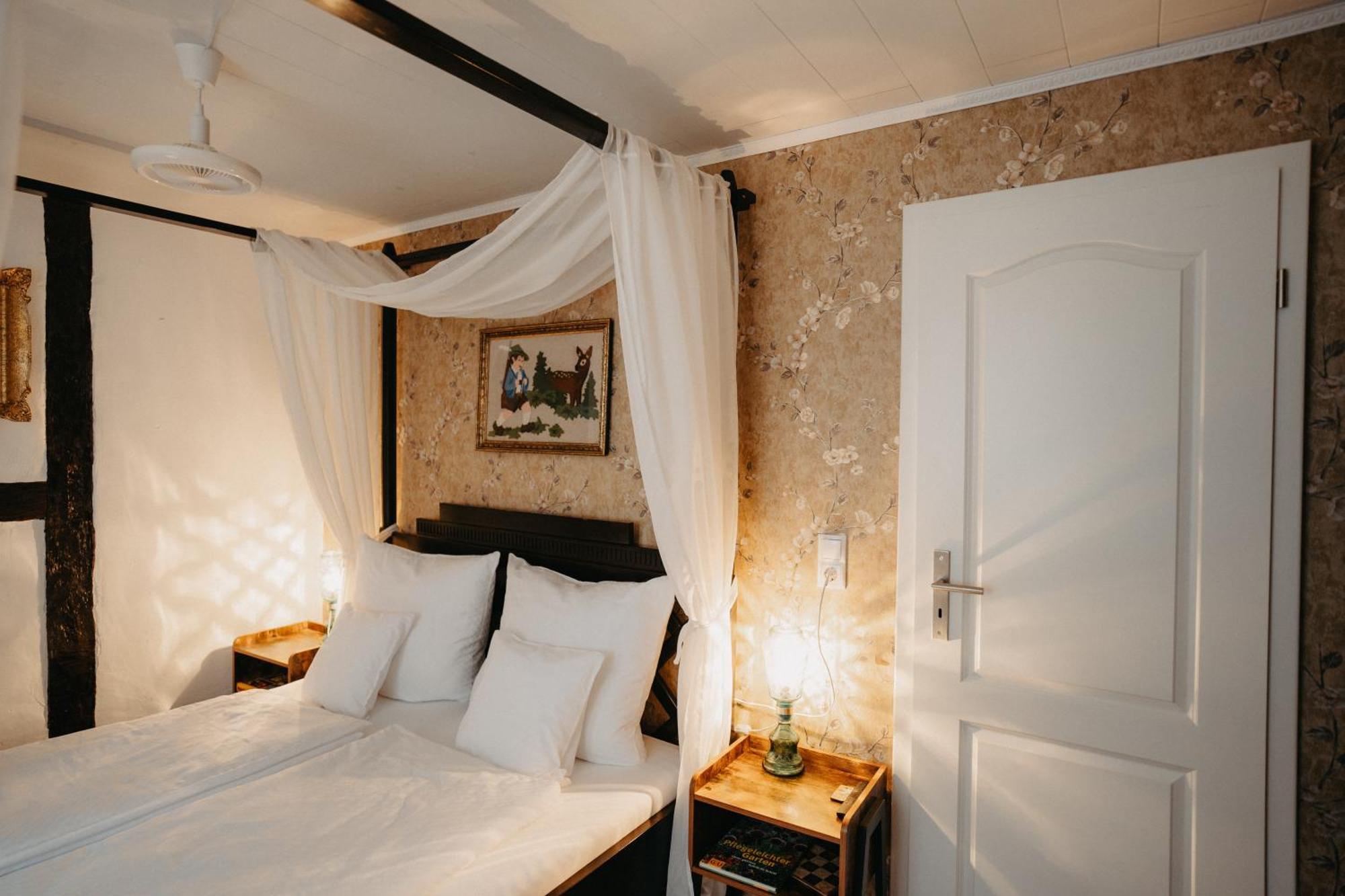 Apartment Altes Haeusle Am Waschbach Anno 1625 Und Doppelzimmer Edenkoben