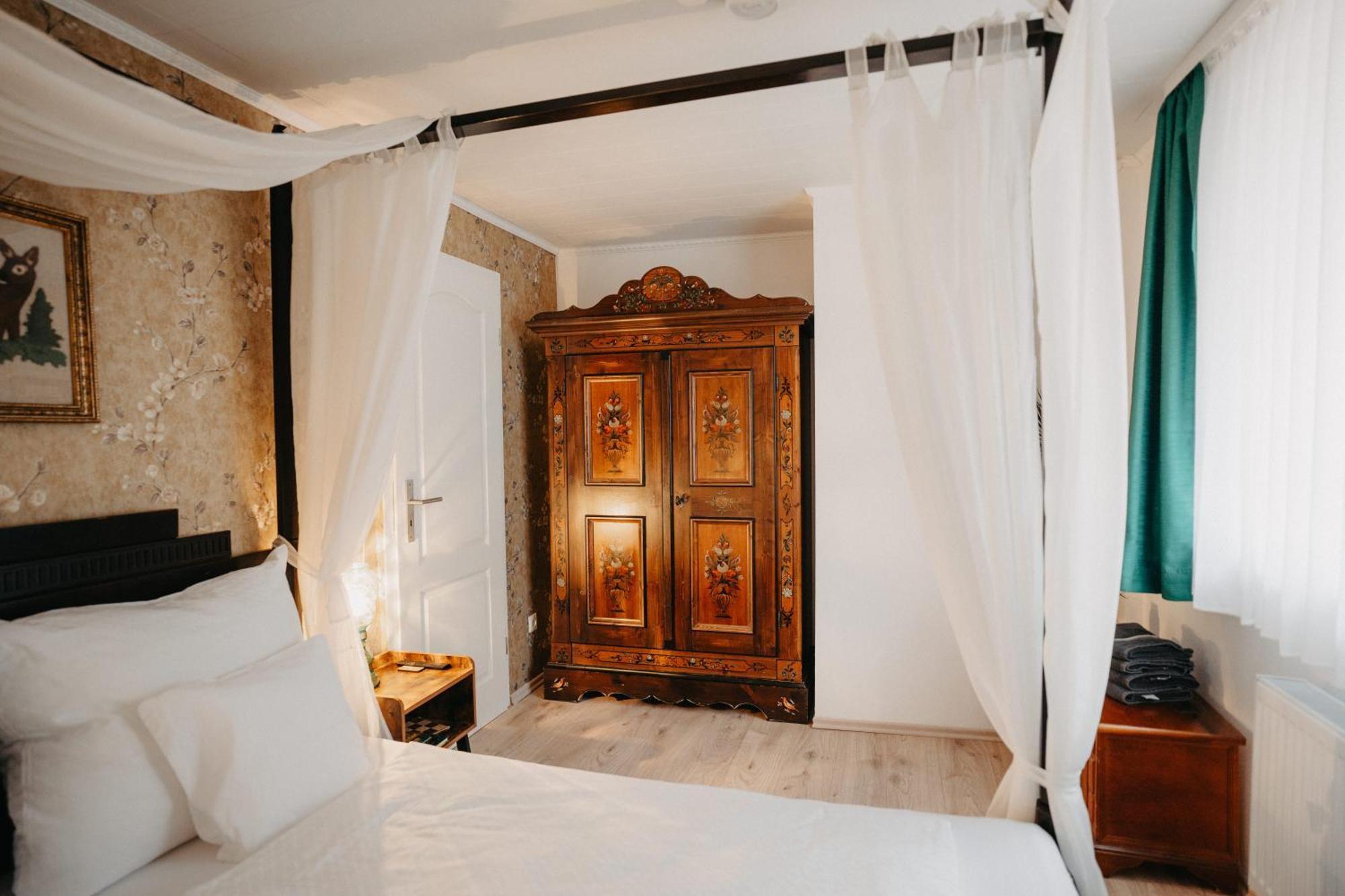 Altes Haeusle Am Waschbach Anno 1625 Und Doppelzimmer * Edenkoben